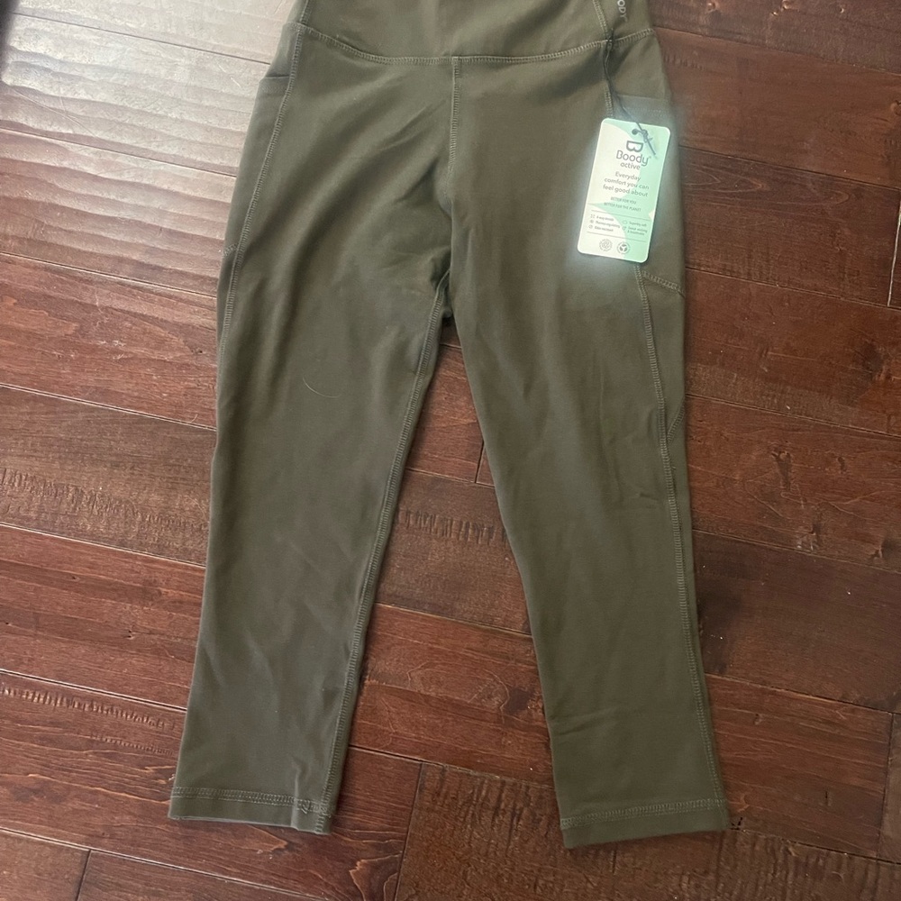 Olive Green High-Waisted 3/4 length Leggings NWT From BOODY SIZE XS